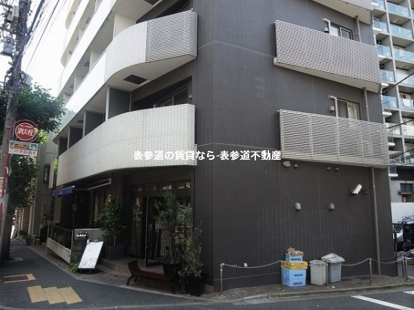 ベルティス渋谷 一階部分は店舗になっています。
