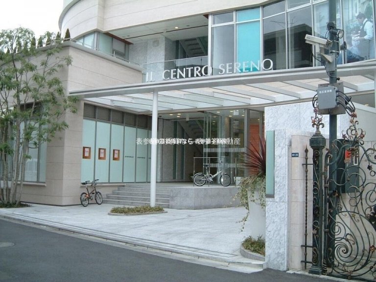 IL CENTRO CERENO(イル・チェントロ・セレーノ) エントランス出入口