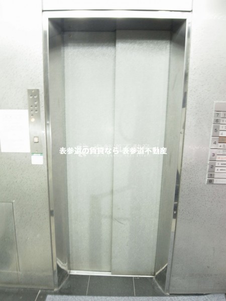 ニュー青山ビル エレベーター