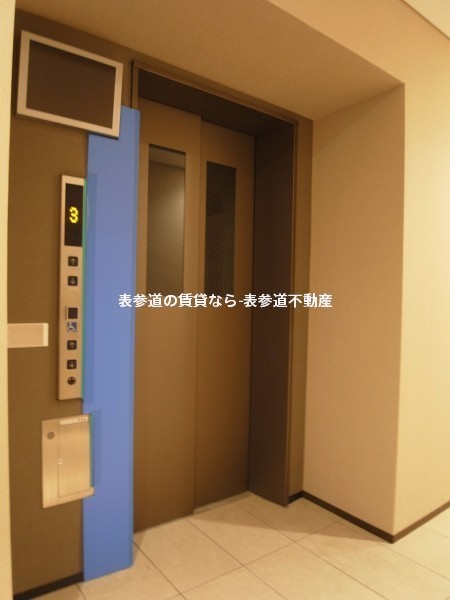 オープンレジデンシア南青山 エレベーターのセキュリティーもバッチリ!モニター付きです^^