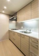 代官山 「上質」の感性を語る邸宅 システムキッチンで使い勝手のよい空間。