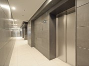 恵比寿 ステイタスを高める住まい。 エレベーターホールは先進的なデザインに。