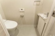 代官山 「上質」の感性を語る邸宅 トイレ内にも手洗い場を完備。ウォシュレットも標準装備です。