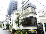 渋谷 メゾネットでモダンSOHO 閑静な住宅地に位置し住環境も良好です。