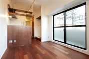 早稲田 コンパクトな自分空間 窓が大きく開放的なお部屋です。