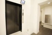 渋谷 『品と質と自由』 エレベーターには防犯カメラ設置で安心のセキュリティー。