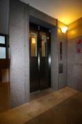 ルーブル神宮前 エレベーター