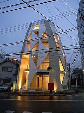 恵比寿 COMS EBISU【コムス恵比寿】 幾何学的なデザインのお洒落な建物です！